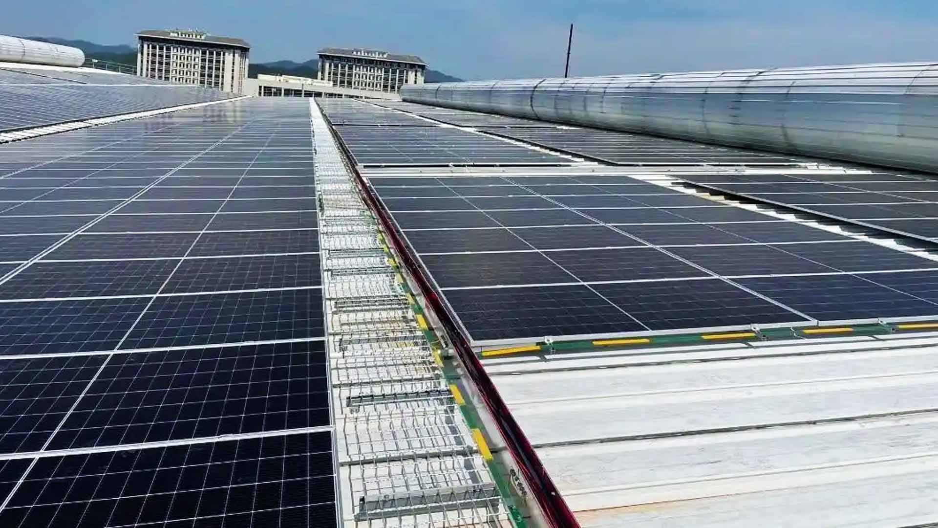 Solar roof walkway Solar roof walkway